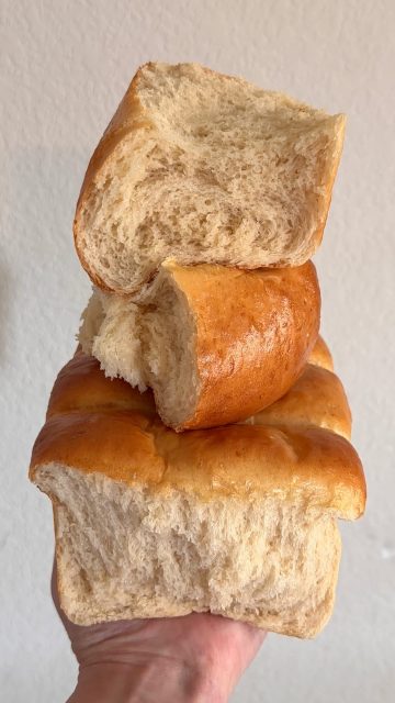 DOWN HERE 👇 

Look how fluffy this bread is! Reminds me of old school dinner rolls but it’s soft fluffy bread to share 😊 And there’s NO EGGS! 

Recipe:
1 Packet of Active Yeast (about 2 tsp)
1 1/4 C Whole Milk 
2 Tbsp Granulated Sugar
1 tsp Kosher Salt
3 C Bread Flour
2 Tbsp Butter

Warm milk to 100F-110F, and your yeast and sugar to activate. Wait at least 5 minutes. Mix flour and salt. Pour in your yeast mixture. 

Knead 5-10 minutes until it forms a smooth non sticky dough. Proof in a warm place for about 1 hour.

Cut into 4 pieces. With each piece, roll out with the width matching the pan you’re using. Roll up like a cinnamon roll, pinch the ends and the seam. Place seam side down next to each other in pan to proof for another hour. (I added an egg wash here for the shiny top but you absolutely don’t need it!)

Bake at 350F for 25 minutes.

#oldschool #eggless #homebaker #baked #rolls