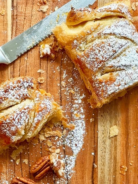 Peach and Caramel Candied Pecan Cream Cheese Braid. Gorgeous and super simple! Recipe video is on my page 😊  #sundayvibes #brunch #instafood #happymood